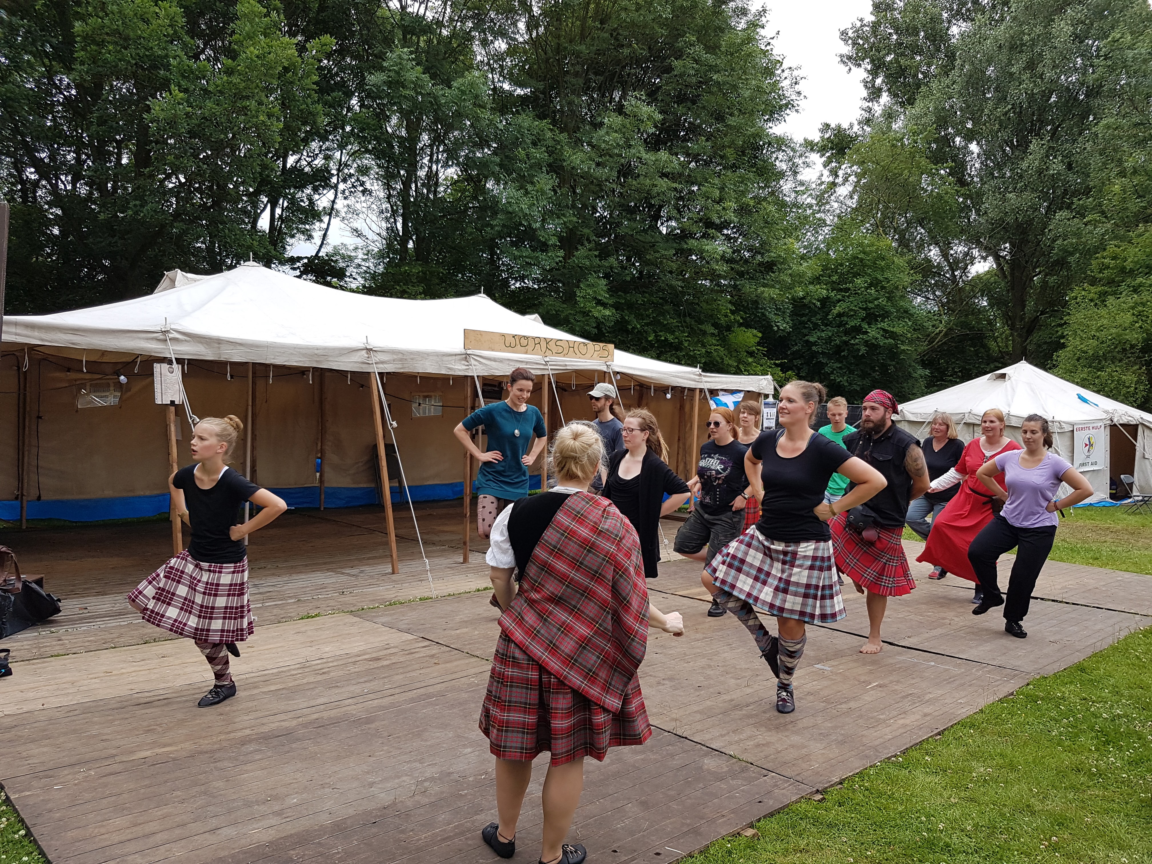 [:en]Scottish dance at Zomerfolk![:nl]Schots dansen op Zomerfolk![:]